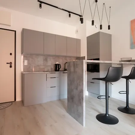 Apartment Chmielna Old Town By Alqueen *